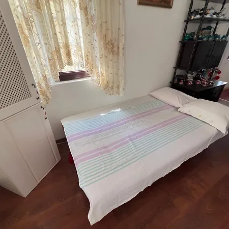 Reni Holiday home
